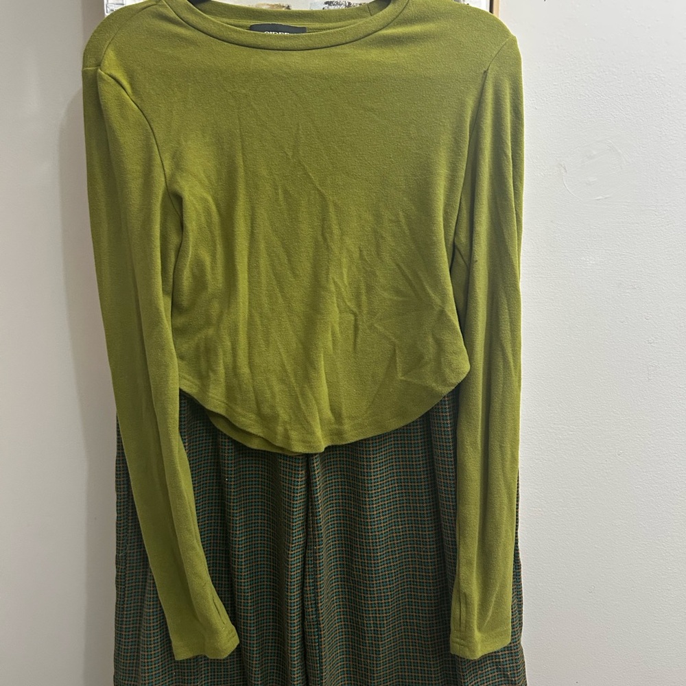 Green Long Sleeve Top, Slightly Cropped
